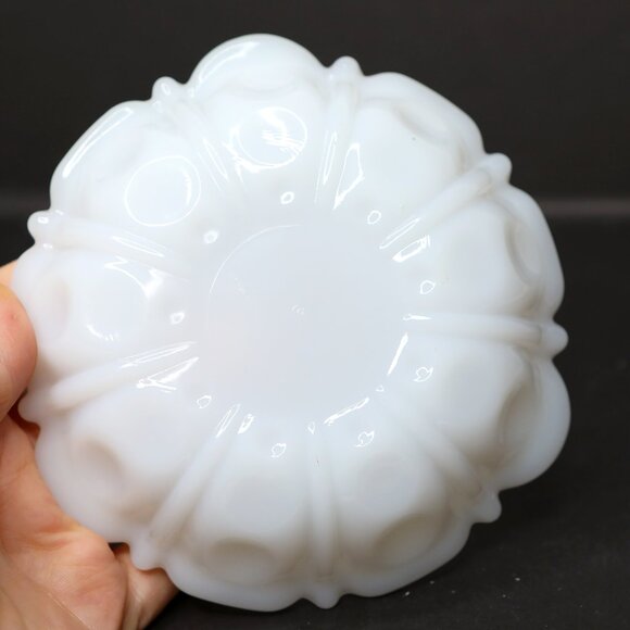 Vintage Anchor Hocking White Milk Glass Thumbprint Round Ashtray MCM - Picture 5 of 10